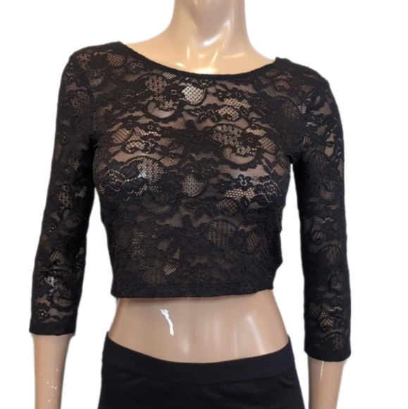 Talula Tops - ❌SOLD❌ Aritzia Lace Crop Top 3/4 Sleeve Ballet U-Back Sheer Stretchy Fitted